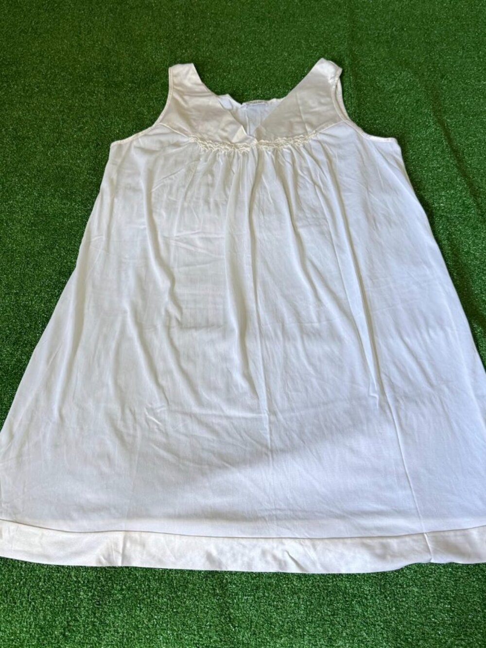 Vintage Vanity Fair Cream Satin Nightgown Flower Detail Long Sleep Dress Size L